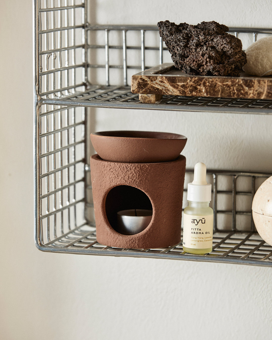 Aroma brænder, keramik - Brun
https://dk.ayu.eu/collections/accessories/products/ayu-aroma-braender-keramisk-brun