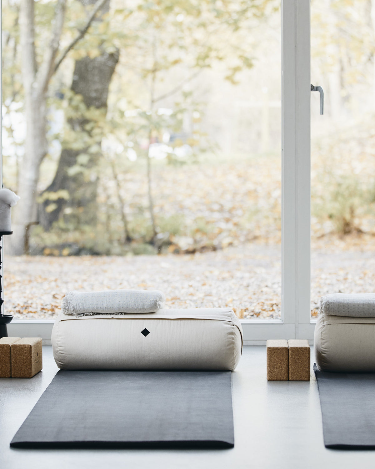 Yogamåtte i naturgummi - Grå
https://dk.ayu.eu/collections/yoga-matte-i-naturgummi-skridsikker-og-stabil/products/yoga-matte-i-naturgummi-60x173-cm-gra