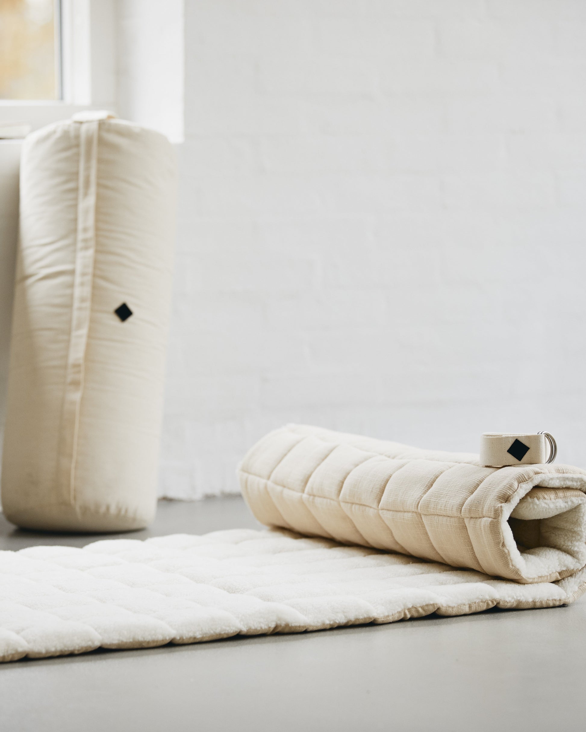 Yoga og pilates
https://dk.ayu.eu/collections/yoga-hynde/products/yoga-polle-62x23-cm-elfenben