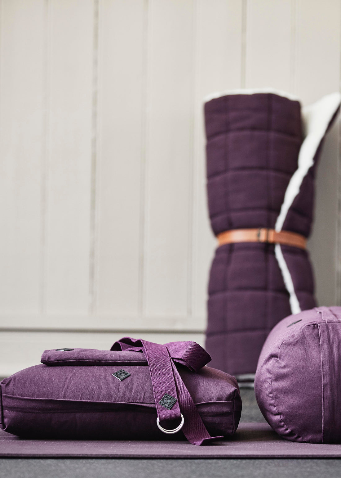 Yin Yogamåtte - Burgundy
https://dk.ayu.eu/collections/yin-yoga-matter-blod-komfort/products/yin-yoga-matte-med-laederrem-65x195-cm-burgundy