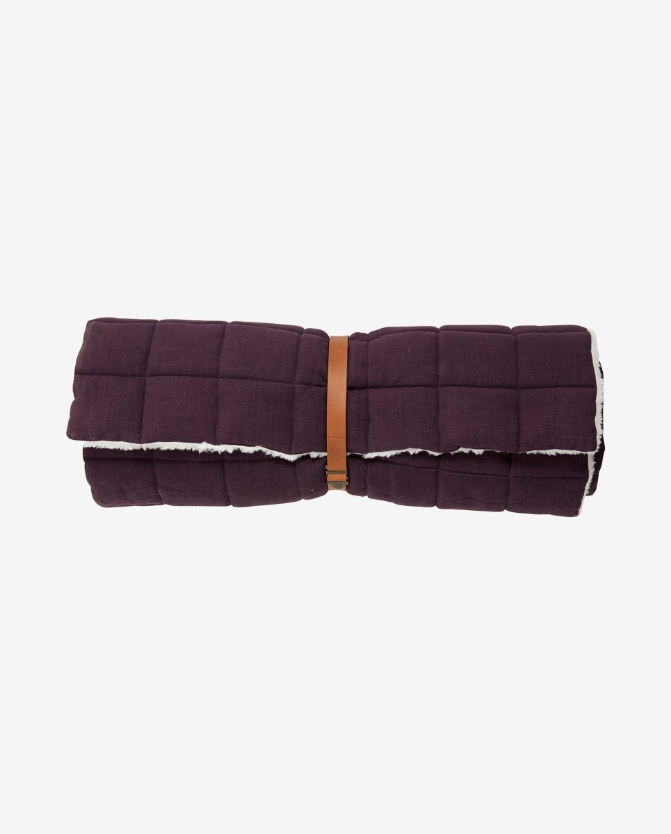 Yin Yogamåtte - Burgundy
https://dk.ayu.eu/collections/yin-yoga-matter-blod-komfort/products/yin-yoga-matte-med-laederrem-65x195-cm-burgundy