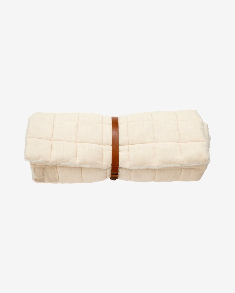Yogamåtte  - Råhvid
https://dk.ayu.eu/collections/yin-yoga-matter-blod-komfort/products/yin-yoga-matte-med-laederrem-65x195-cm-rahvid
