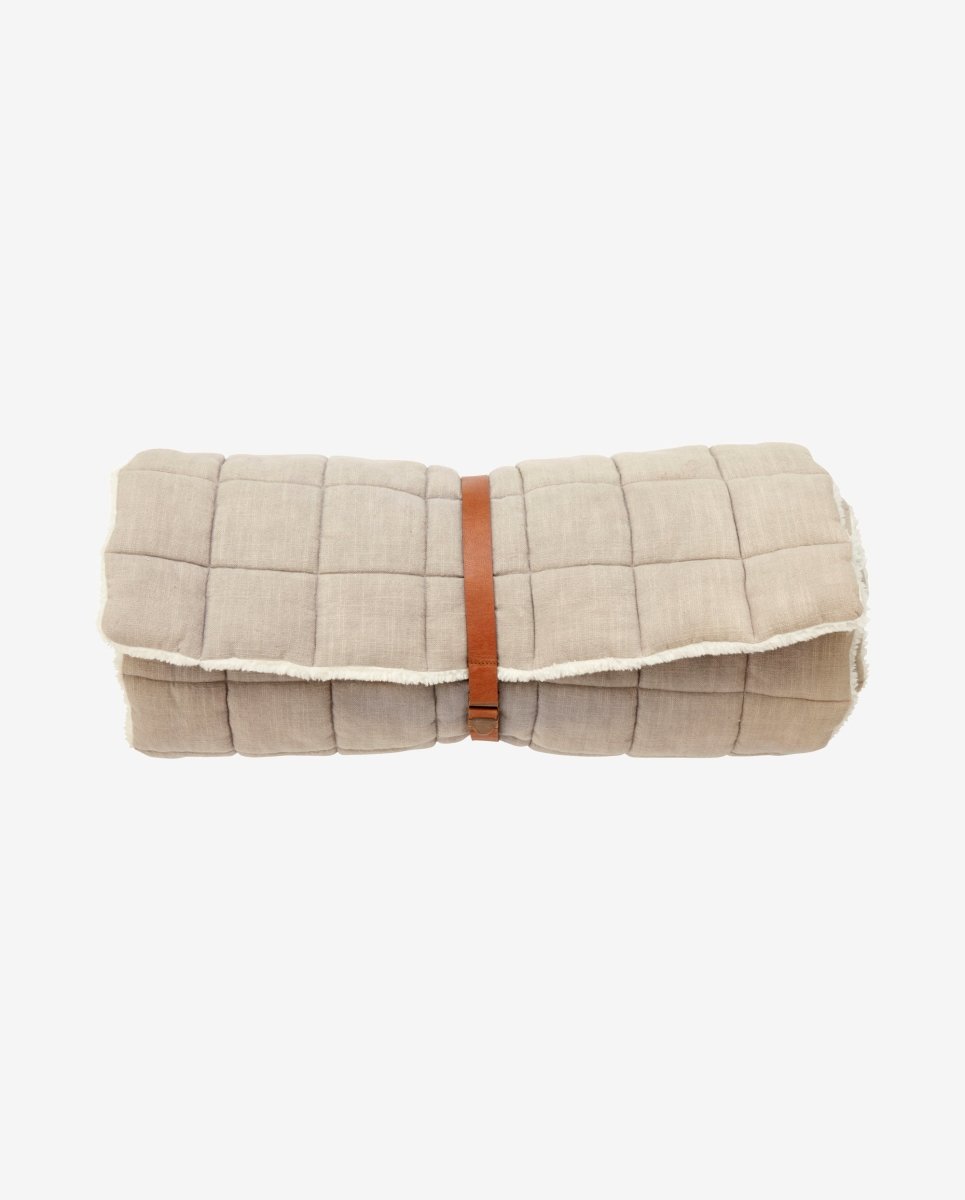 Yogamåtte -  Grå
https://dk.ayu.eu/collections/yin-yoga-matter-blod-komfort/products/yin-yoga-matte-med-laederrem-65x195-cm-gra
