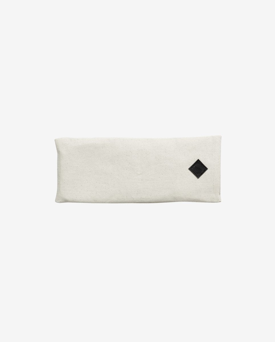 Øjenpude  - Råhvid
https://dk.ayu.eu/collections/simple-days-yogaudstyr/products/yoga-ojenpude-10x25-cm-rahivd