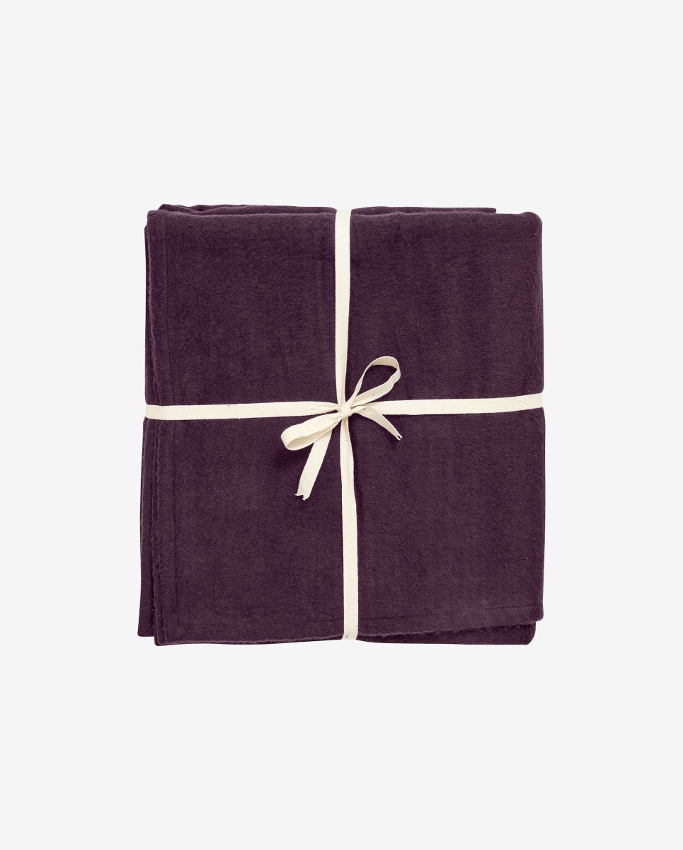 Tyngde Tæppe  - Burgundy
https://dk.ayu.eu/collections/yoga-taeppe-i-bomuld-blodhed-og-varme-til-din-praksis/products/yoga-taeppe-i-bomuld-150x200-cm-burgundy